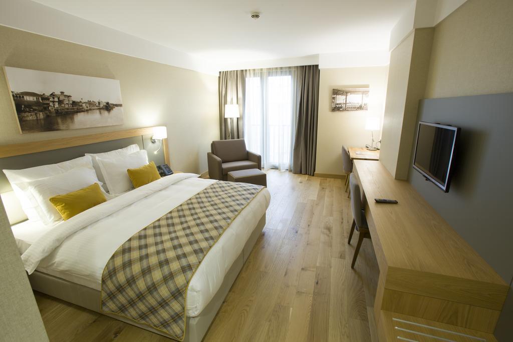 Ramada Hotel & Suites Adana Ngoại thất bức ảnh