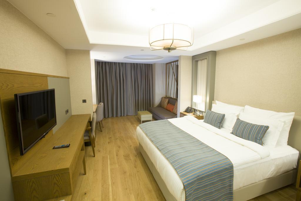 Ramada Hotel & Suites Adana Ngoại thất bức ảnh